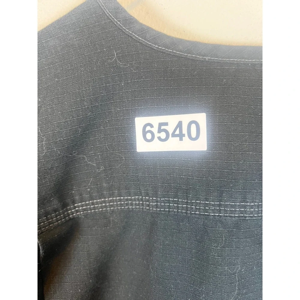 Carhartt scrub top